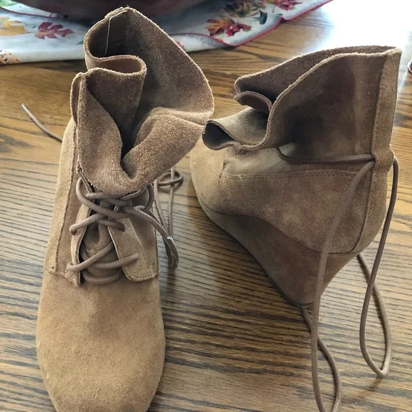 SOLE/SOCIETY Brown Tan Suede Wedge Heel Boots - Picture 1 of 2
